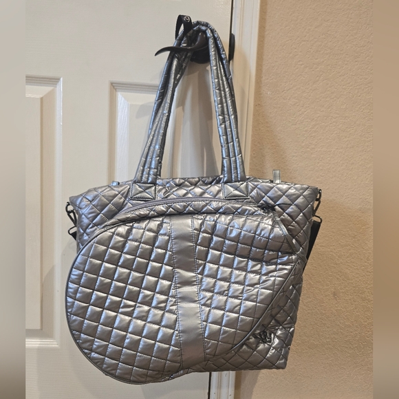 Oliver Thomas Kitchen Sink Tennis Tote Bag Silver Grey - Picture 1 of 12